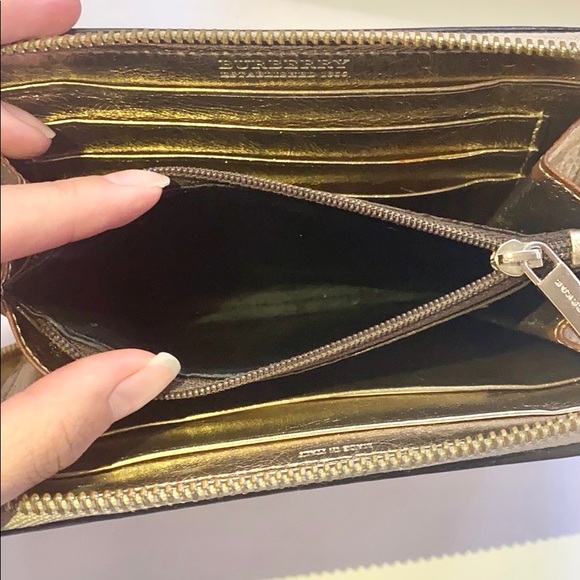 Burberry Haymarket Check Zip Wallet Metallic Gold - Picture 8 of 8